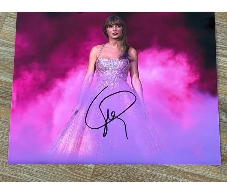 TAYLOR SWIFT autographed 8x10 photo, signed, authentic, COA, image 2
