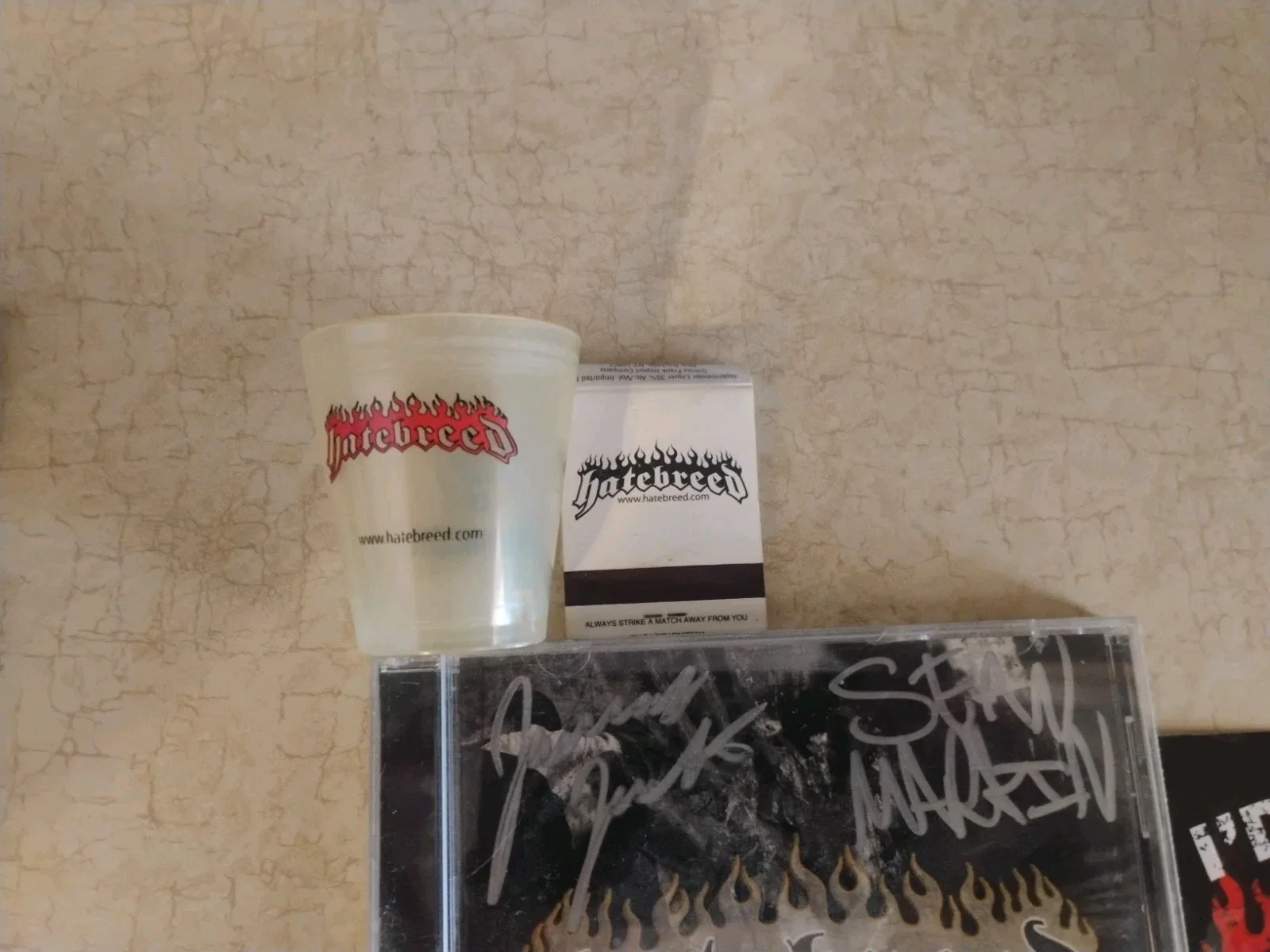 Lot Of Hatebreed Memoribilia Signed Cds Dvds Stickers Shot glass Matches, изображение 5
