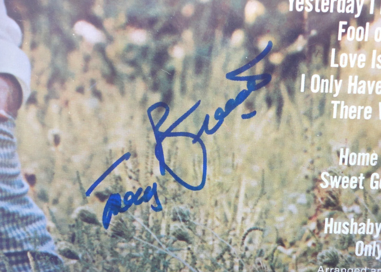 Tony Bennett Signed Yesterday I Heard the Rain Record Lp LE 10056 Beckett COA, изображение 3
