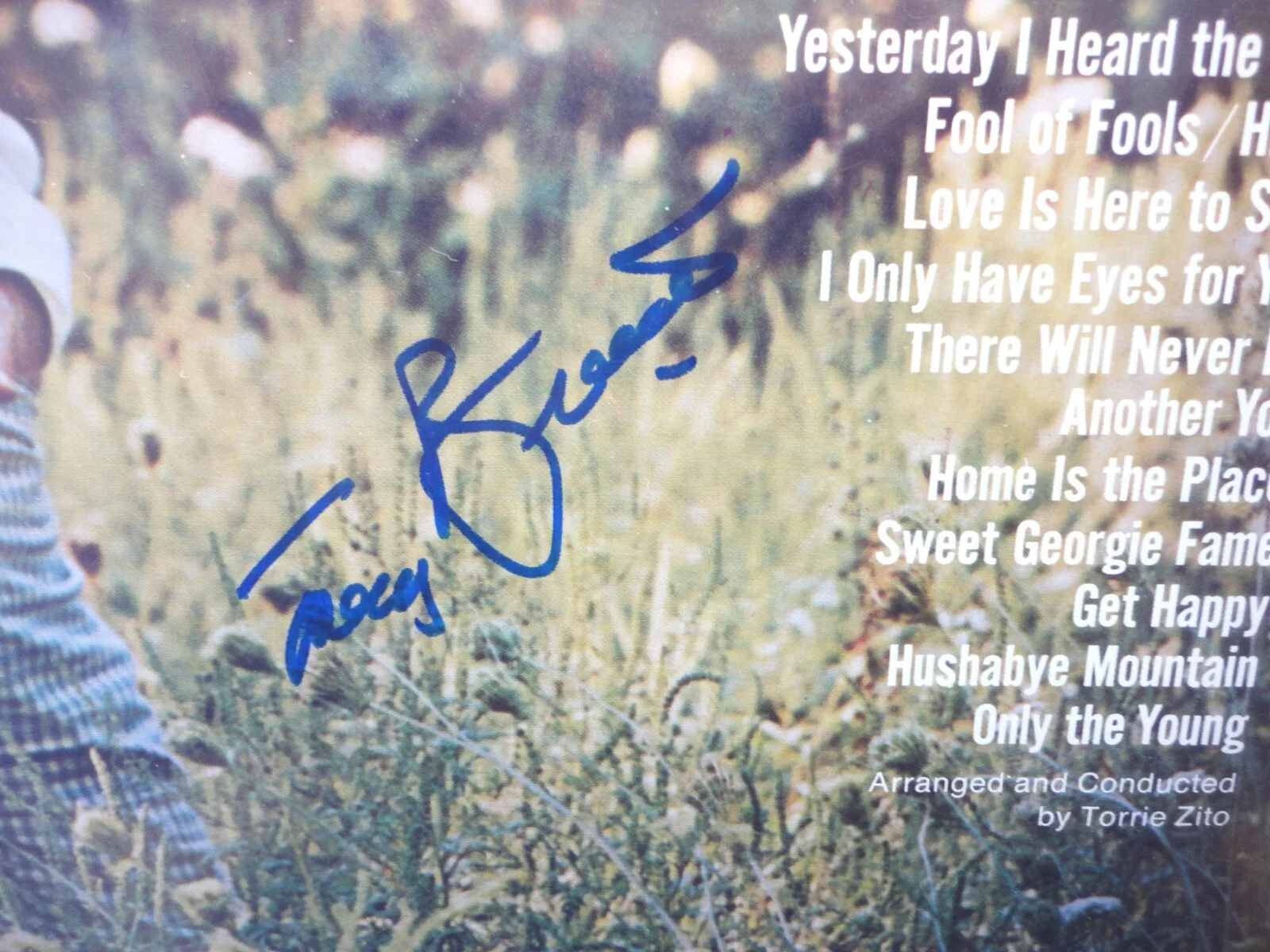Tony Bennett Signed Yesterday I Heard the Rain Record Lp LE 10056 Beckett COA, изображение 4