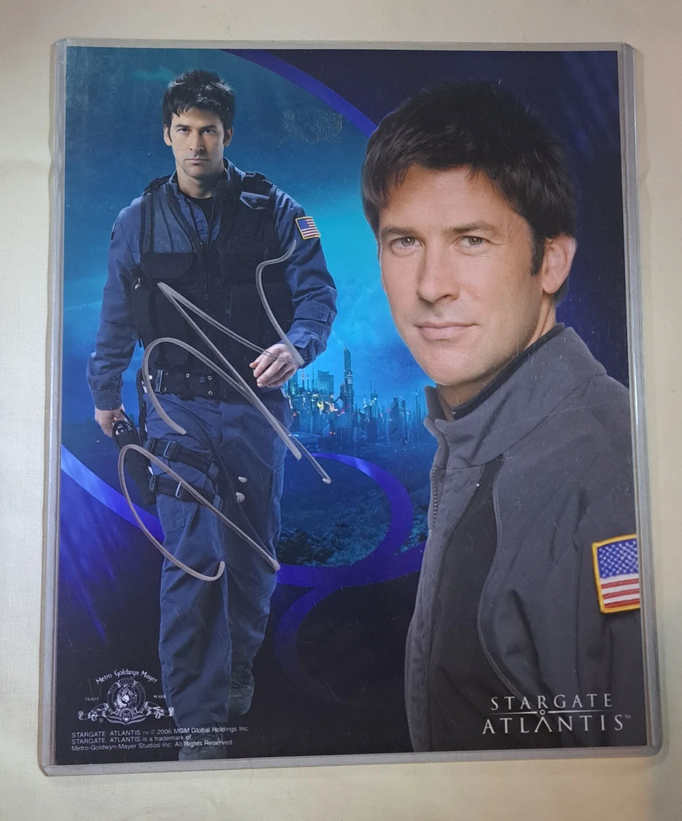 Joe Flanigan — Joe Flanigan (Stargate Atlantis) Signed Lt. Colonel John Sheppard 8x10 Photo