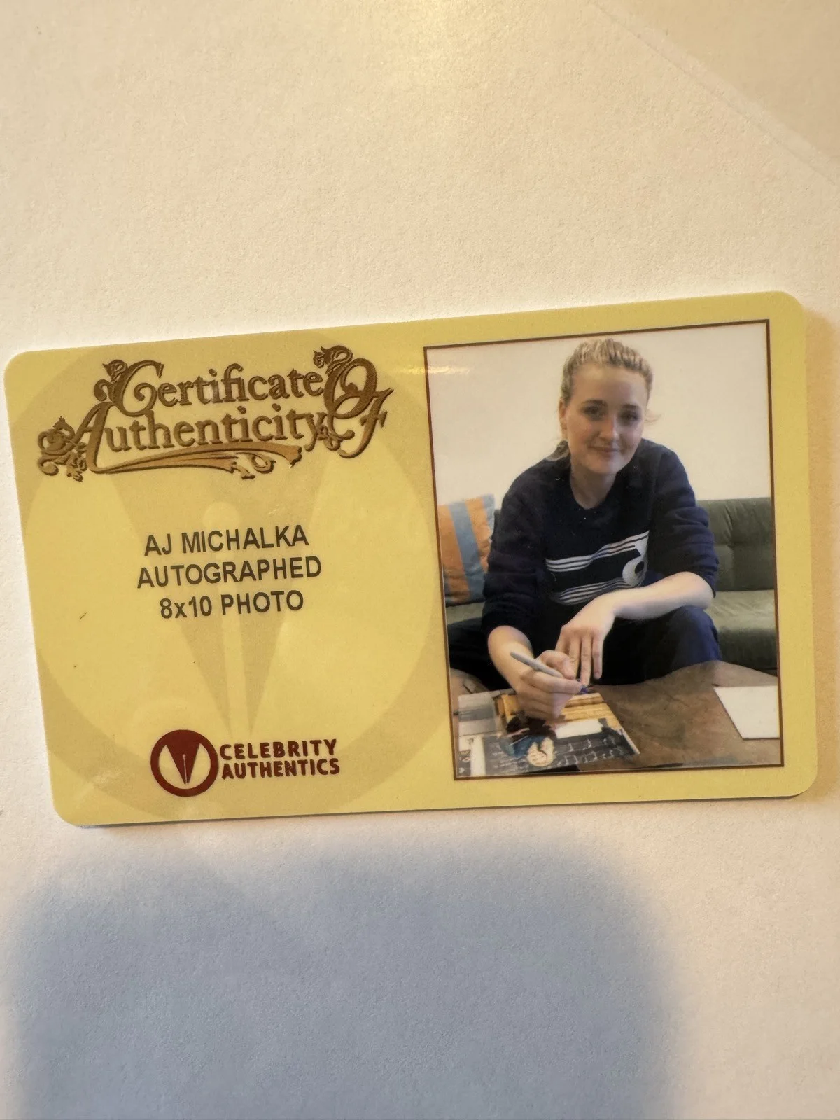 AJ MICHALKA — AJ Michalka Signed 8x10 Photo Autograph The Goldbergs Actress COA, изображение 2