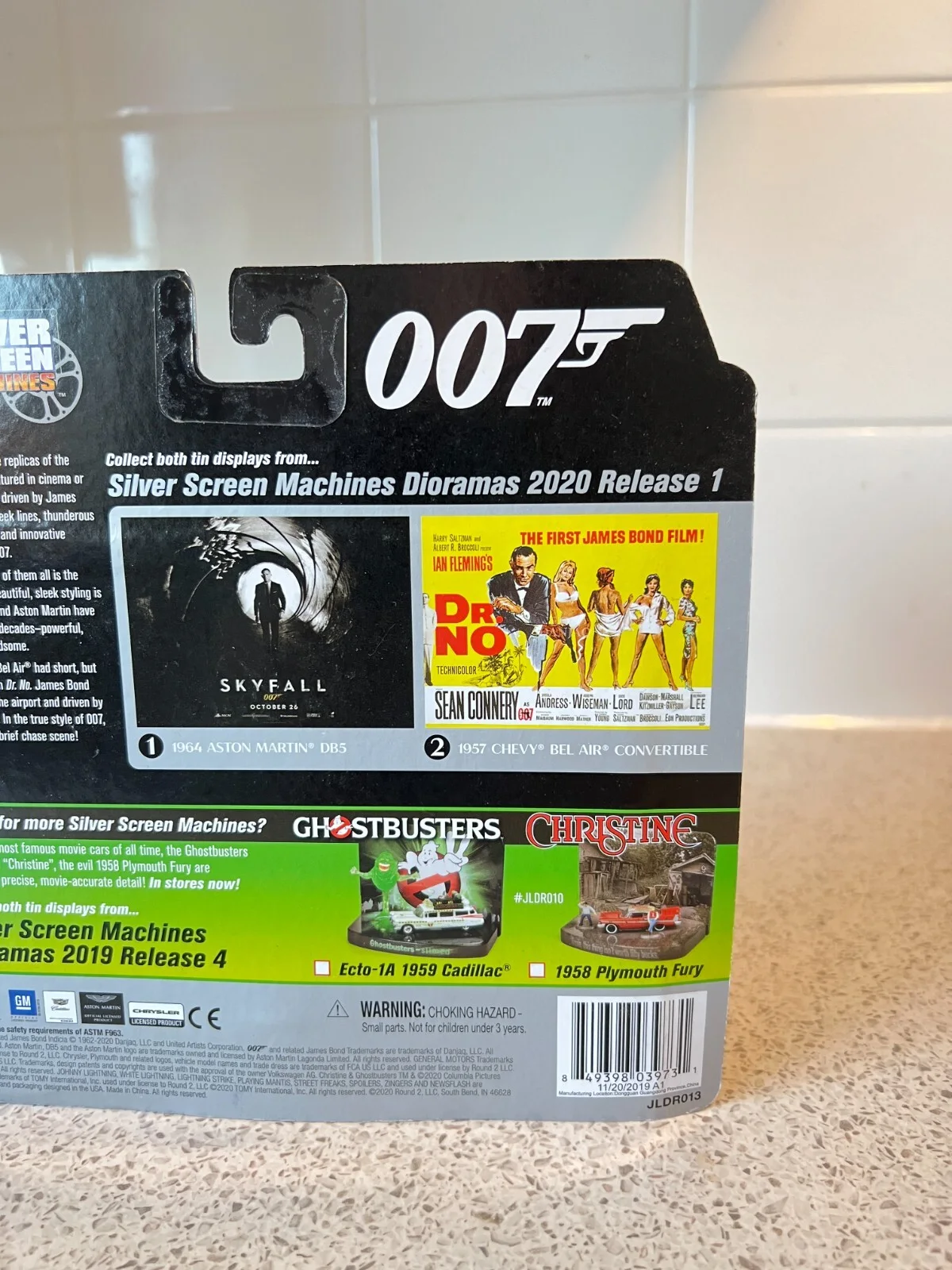 James Bond 007 DR NO 1957 Chevy Bel Air Conv. 1/64 DIECAST MODEL TIN DISPLAY, изображение 5