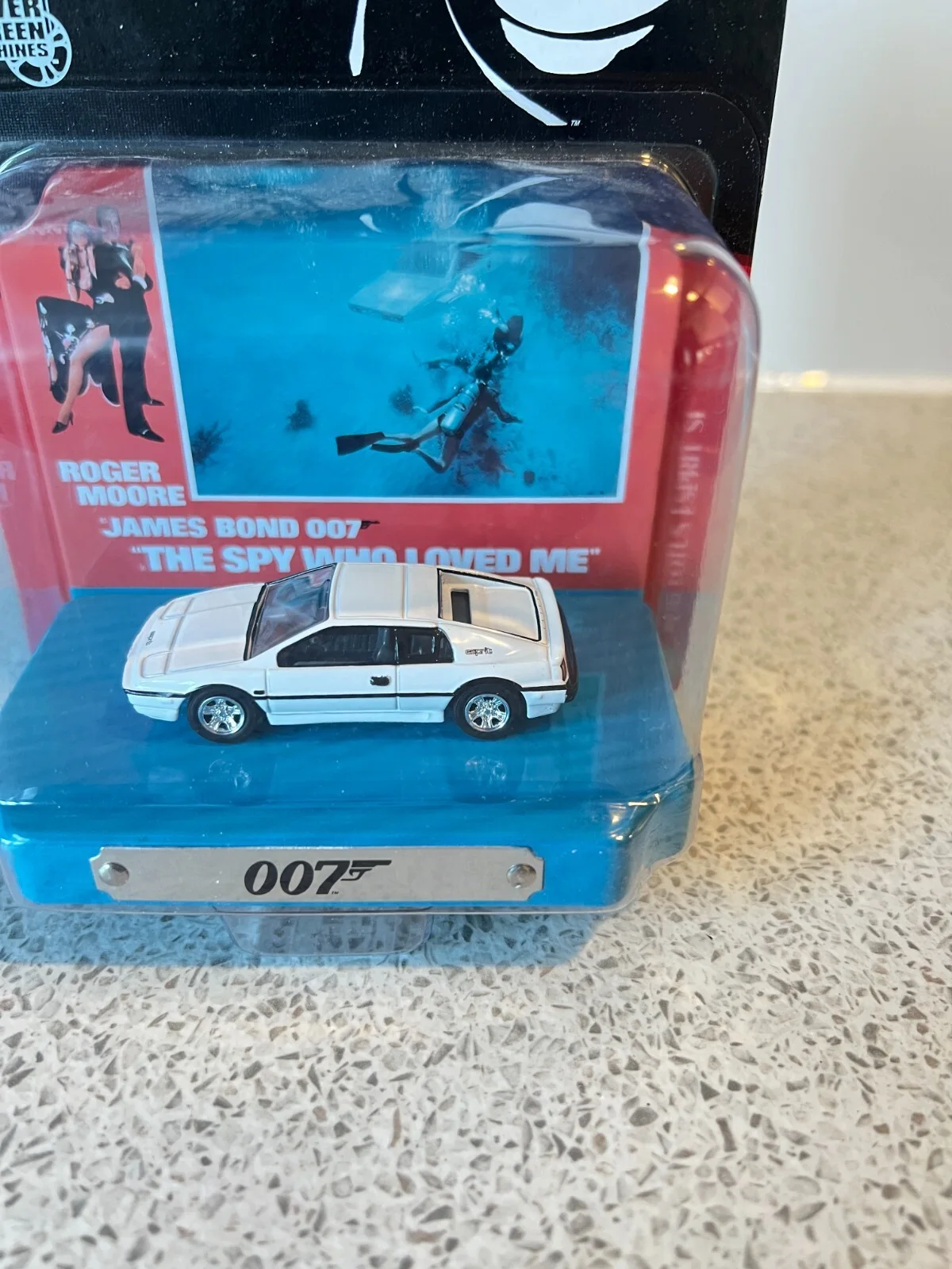 Johnny Lightning 1/64 Lotus Esprit S1 Spy Who Loved Me James Bond 007 Diorama, изображение 3
