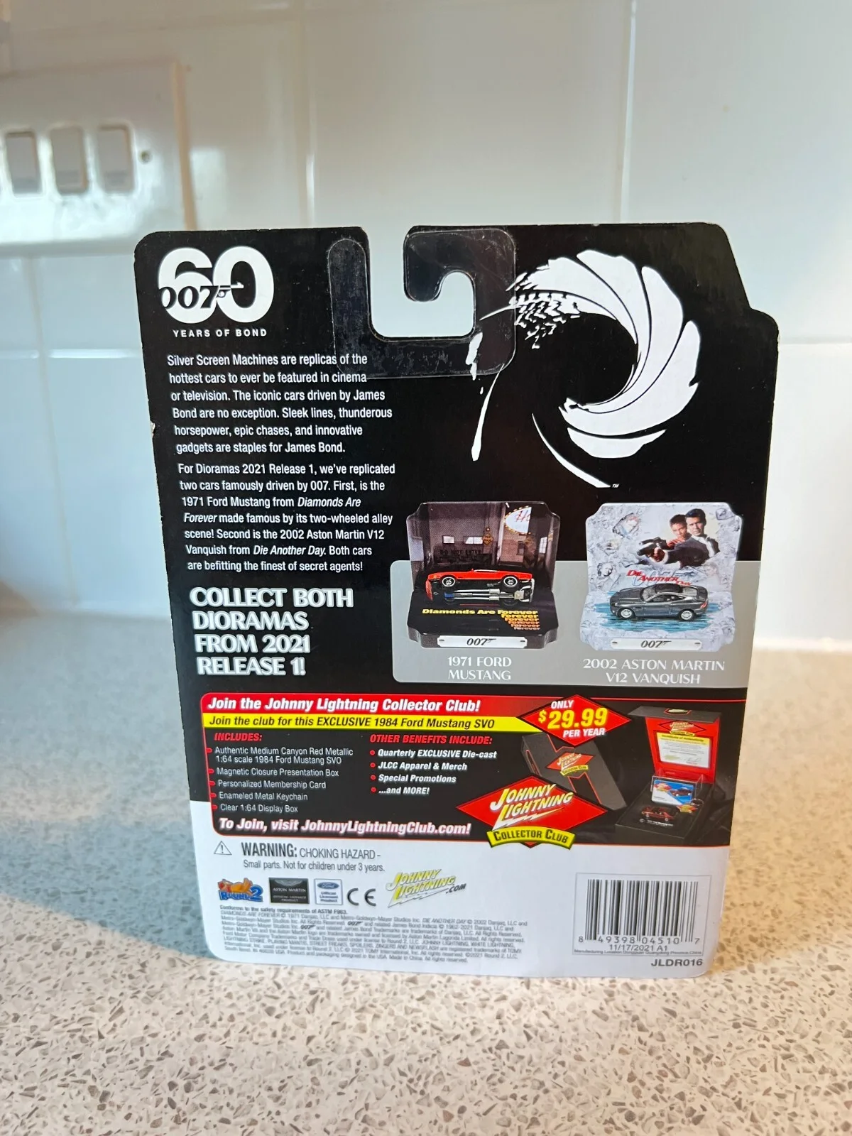 James Bond 007 2002 Aston Martin V12 Vanquish 1:64 Johnny Lightning JLDR016, изображение 5