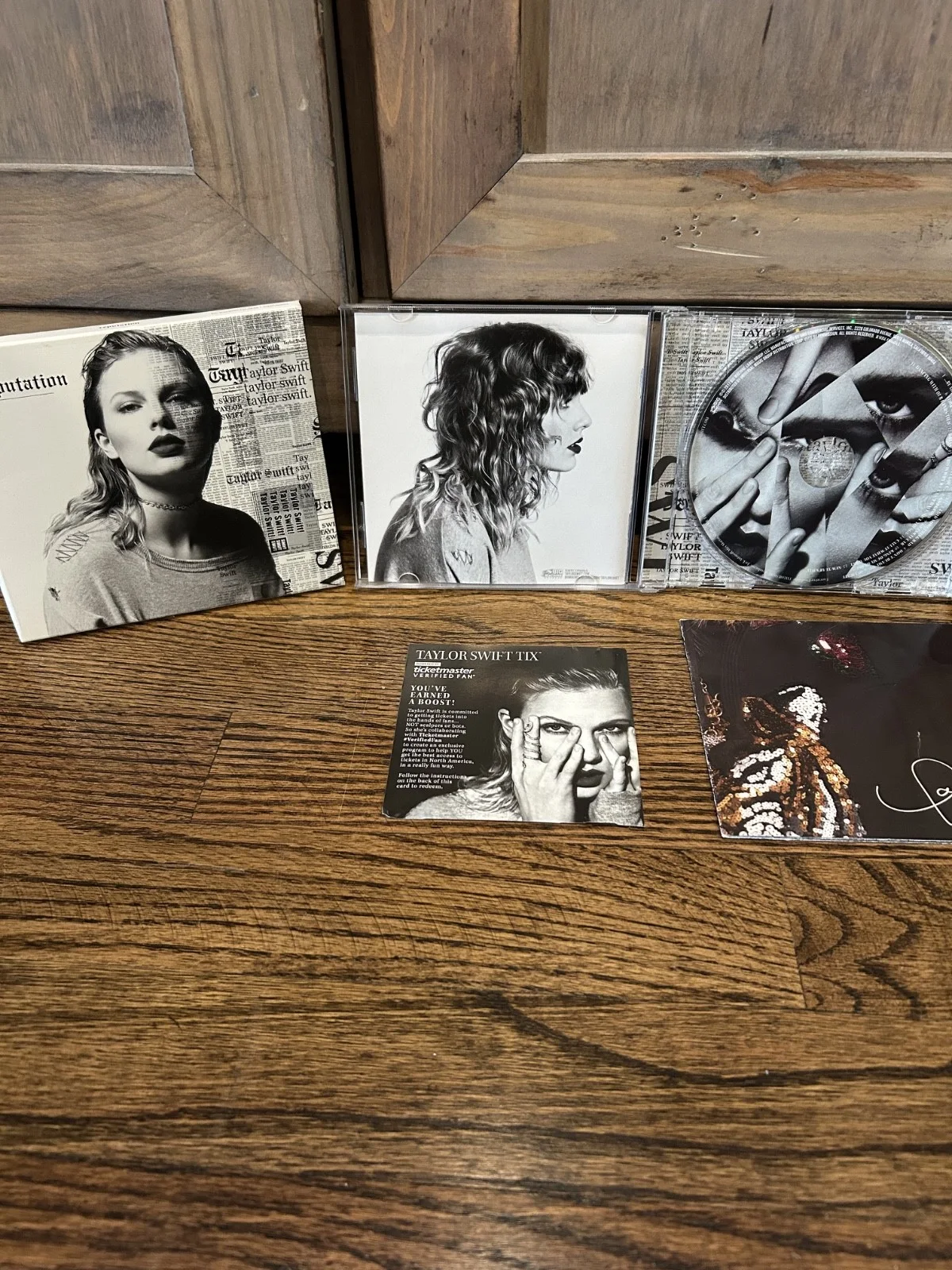Taylor Swift CD and DVD "Reputation & Journey to Fearless", image 2