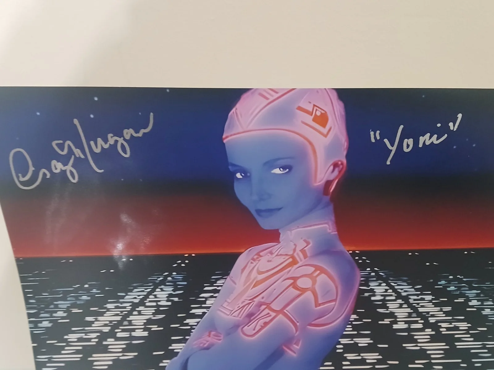Cindy Morgan — CINDY MORGAN SIGNED TRON SCI FI MOVIE "YORI" 11 x 14 Photo w/JSA COA STICKER, изображение 2