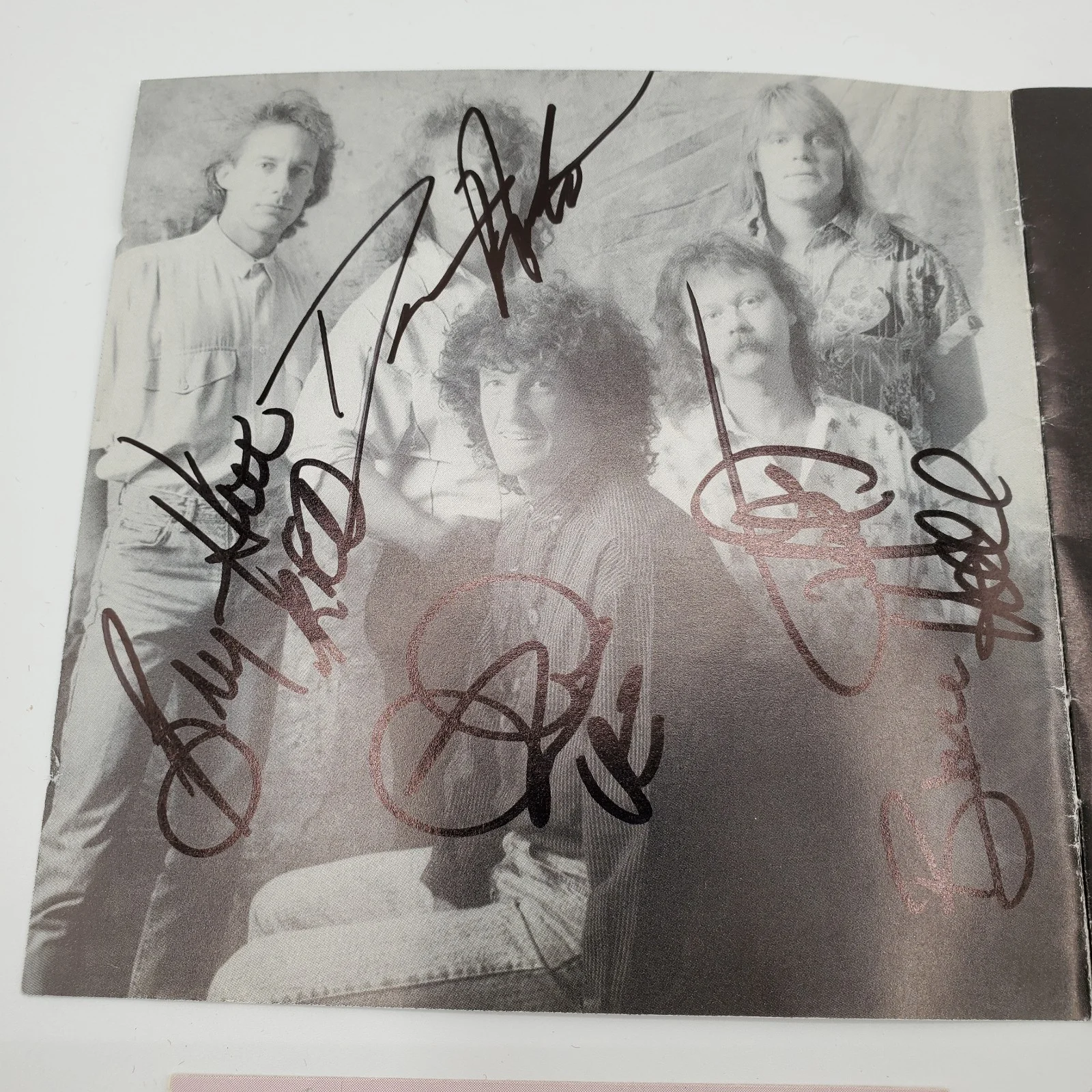REO Speedwagon FULL BAND Signed Autograph CD Booklet The Hits Pass & Ticket Stub, изображение 3