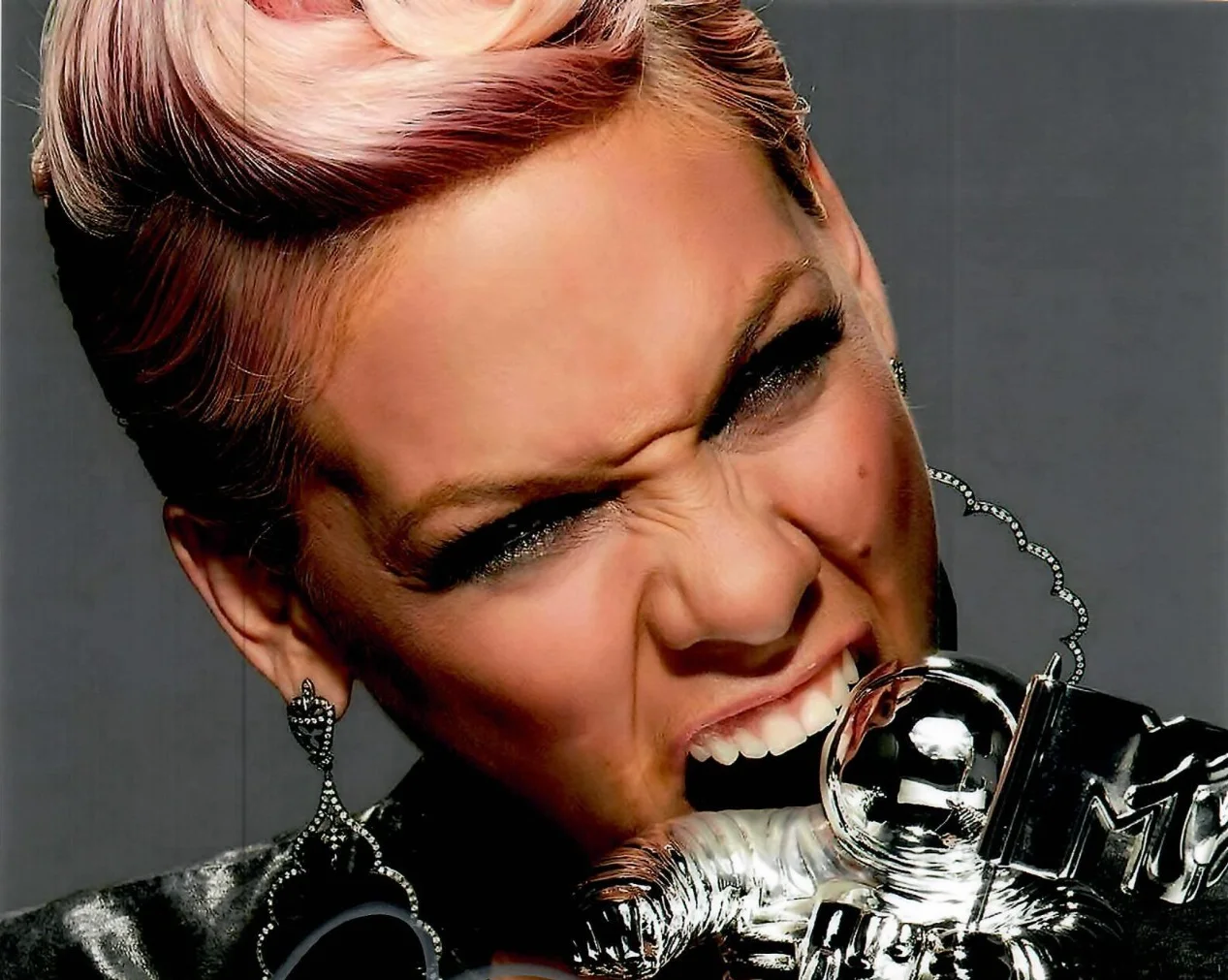Pink Singer Actress Songwriter Signed Autographed 8 x 10 Photo TTM COA, изображение 3