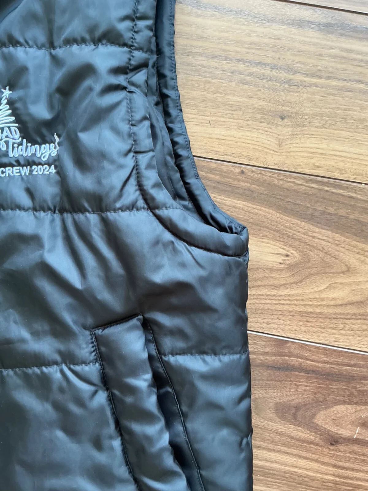 Bad Tidings - Gilet Body / Warmer White Embroidered Film Crew Set Given size M, изображение 4