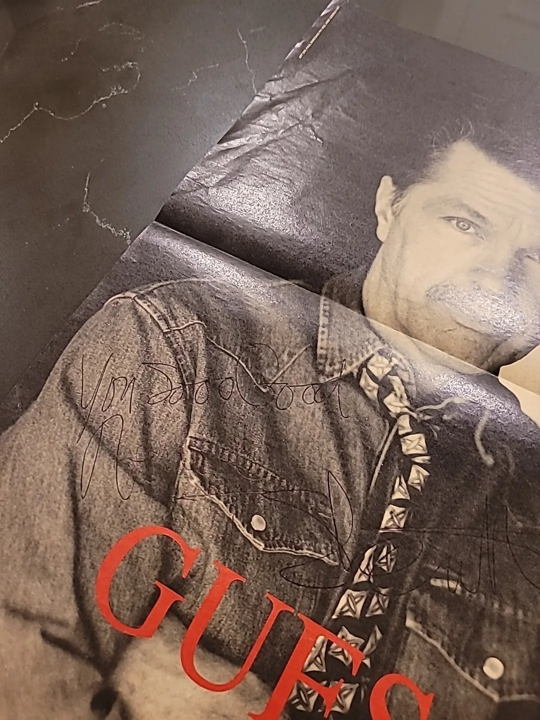 Tom Skerritt — Tom Skerritt Signed Guess Ad Page From A Mag NO Coa DARK Ink TO Rene Hard Visabl, изображение 2
