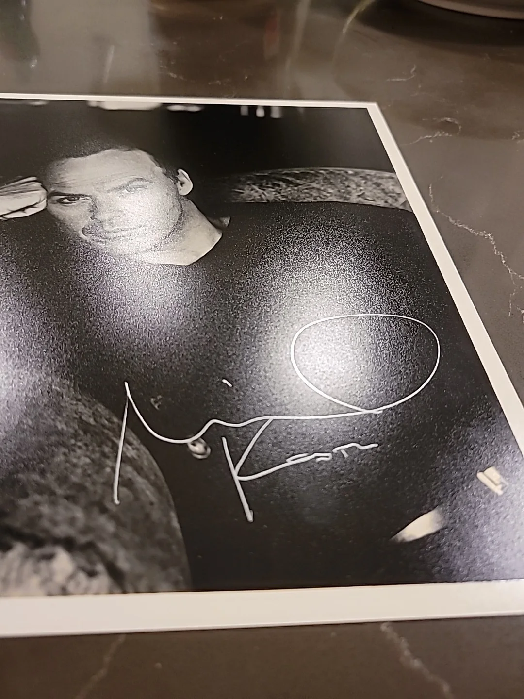 Michael Keaton — SIGNED Michael Keaton BATMAN Beetlejuice BIRDMAN Iconic Actor AUTOGRAPHED Photo, изображение 2