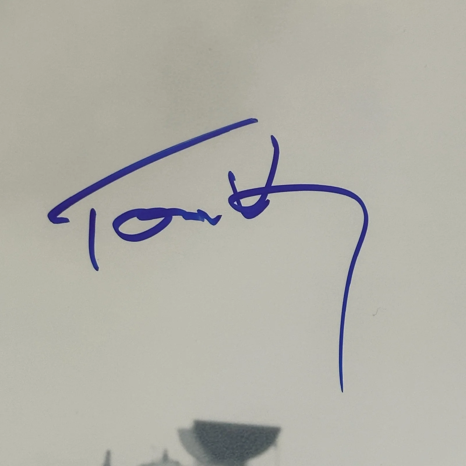 TOM HANKS — TOM HANKS Signed 11x14 PHOTO Beckett (BAS) Authenticated, image 2