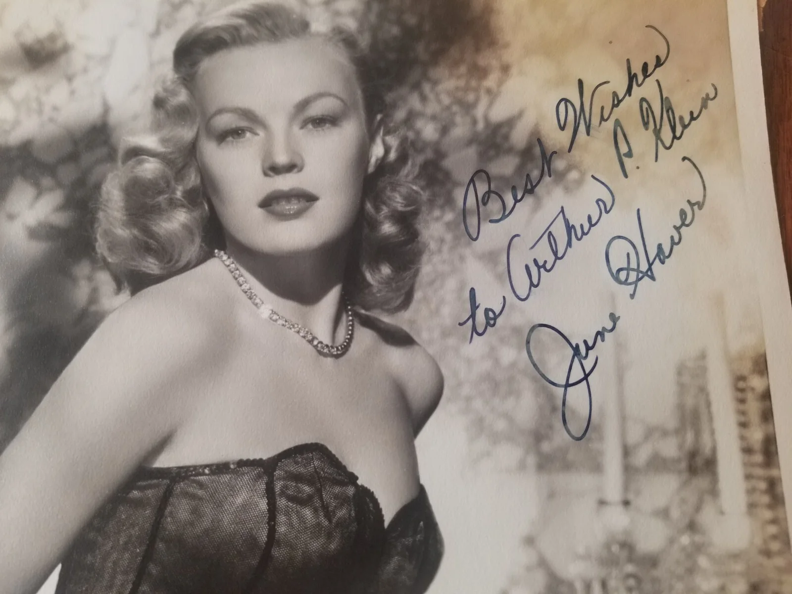 c. 1945 Stunning June Haver Movie Star Autographed Photograph, изображение 2