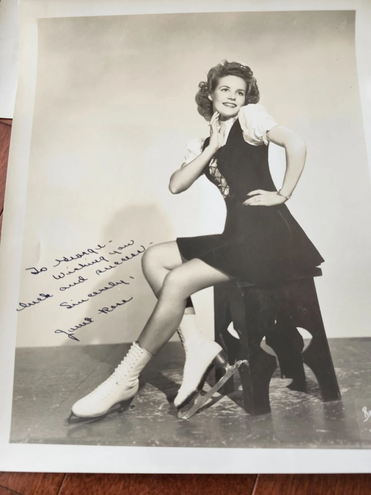 4 1944 Sonja Heine Ice Skaters Original Autographed Photographs, изображение 3