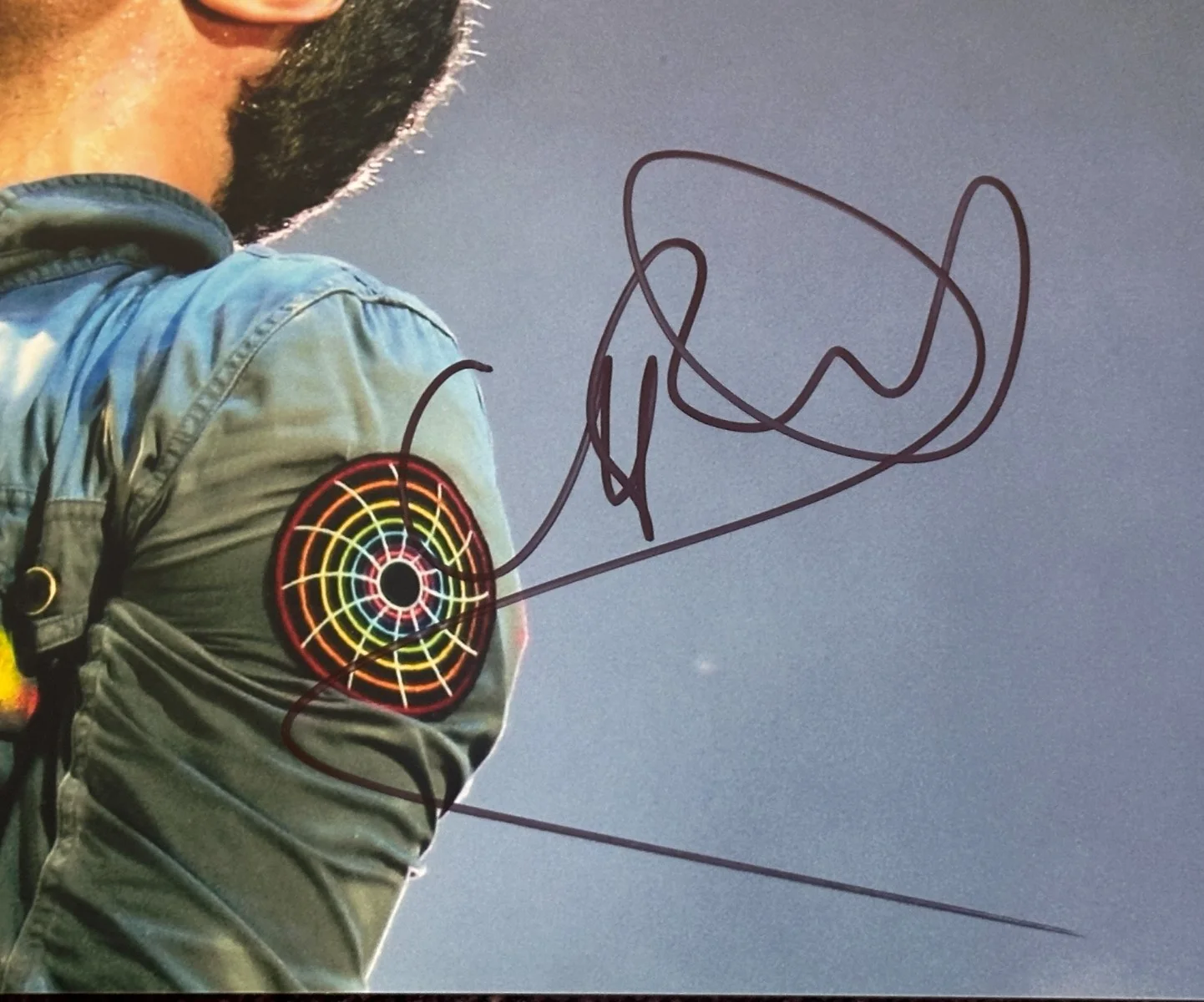 CHRIS MARTIN Signed COLDPLAY in CONCERT 11x14 PHOTO Beckett (BAS) Authenticated, image 2