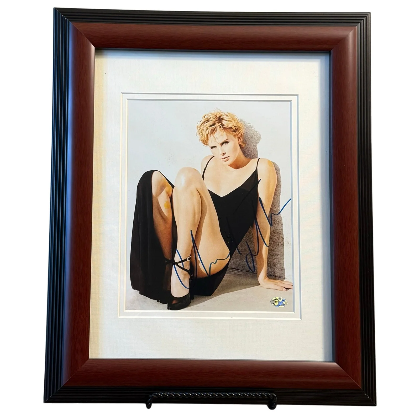 Charlize Theron — Charlize Theron Autograph Actor Sexy Monster Framed Photo 17x14 COA Greg Tucker, image 2