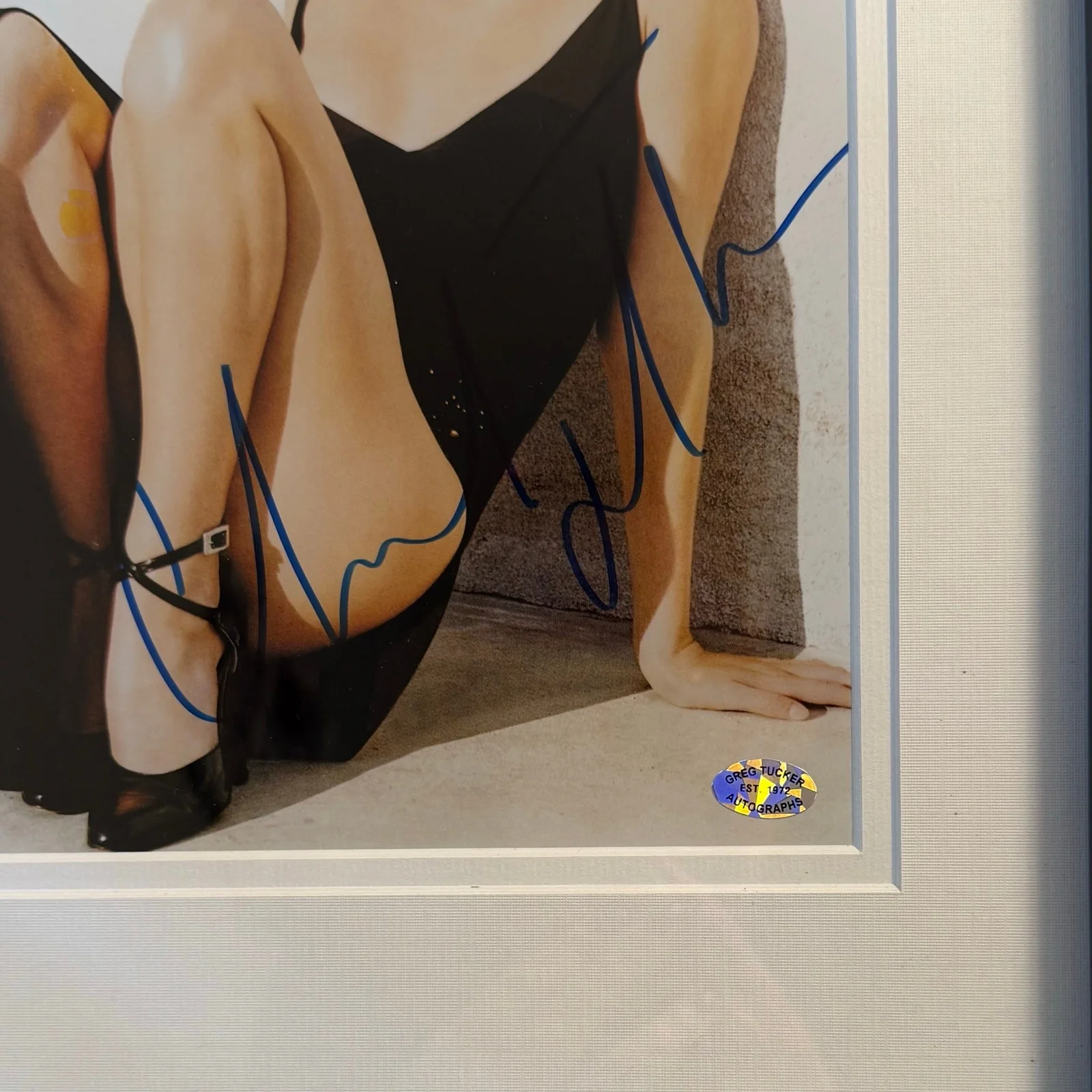 Charlize Theron — Charlize Theron Autograph Actor Sexy Monster Framed Photo 17x14 COA Greg Tucker, image 4