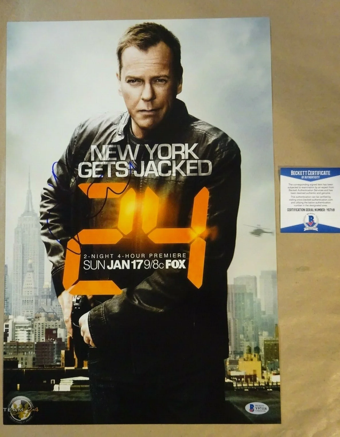 Kiefer Sutherland — Signed KIEFER SUTHERLAND Autographed 24 12"x18" Photo BECKETT BAS COA