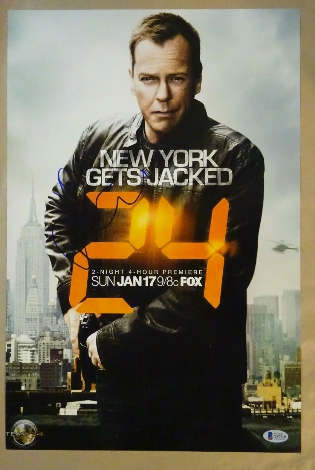 Kiefer Sutherland — Signed KIEFER SUTHERLAND Autographed 24 12"x18" Photo BECKETT BAS COA, изображение 2