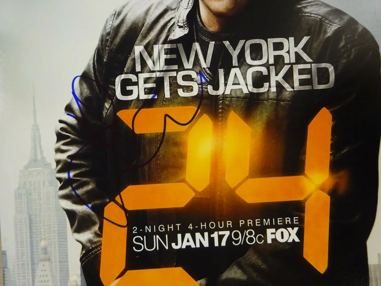Kiefer Sutherland — Signed KIEFER SUTHERLAND Autographed 24 12"x18" Photo BECKETT BAS COA, изображение 3