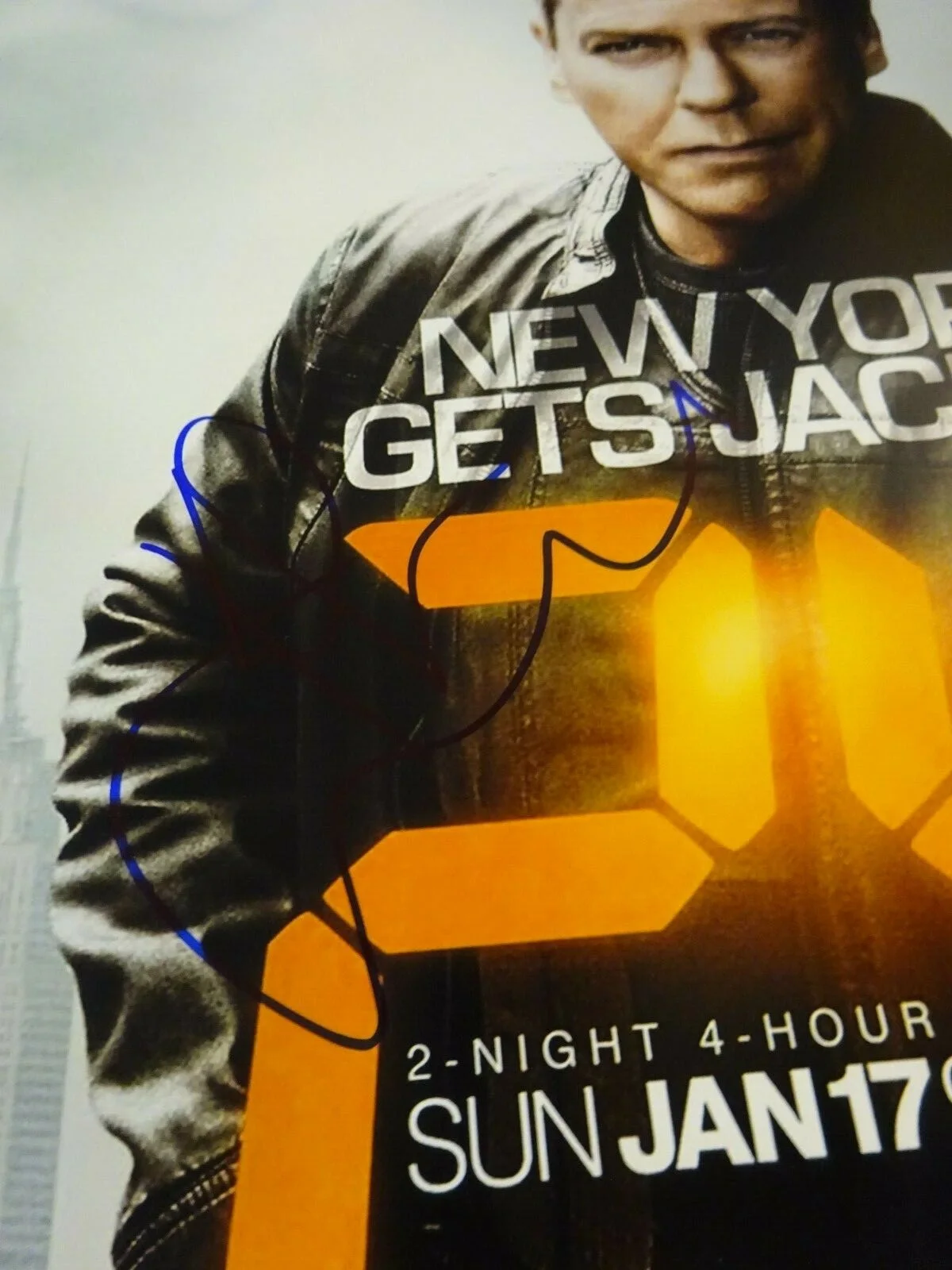 Kiefer Sutherland — Signed KIEFER SUTHERLAND Autographed 24 12"x18" Photo BECKETT BAS COA, изображение 4