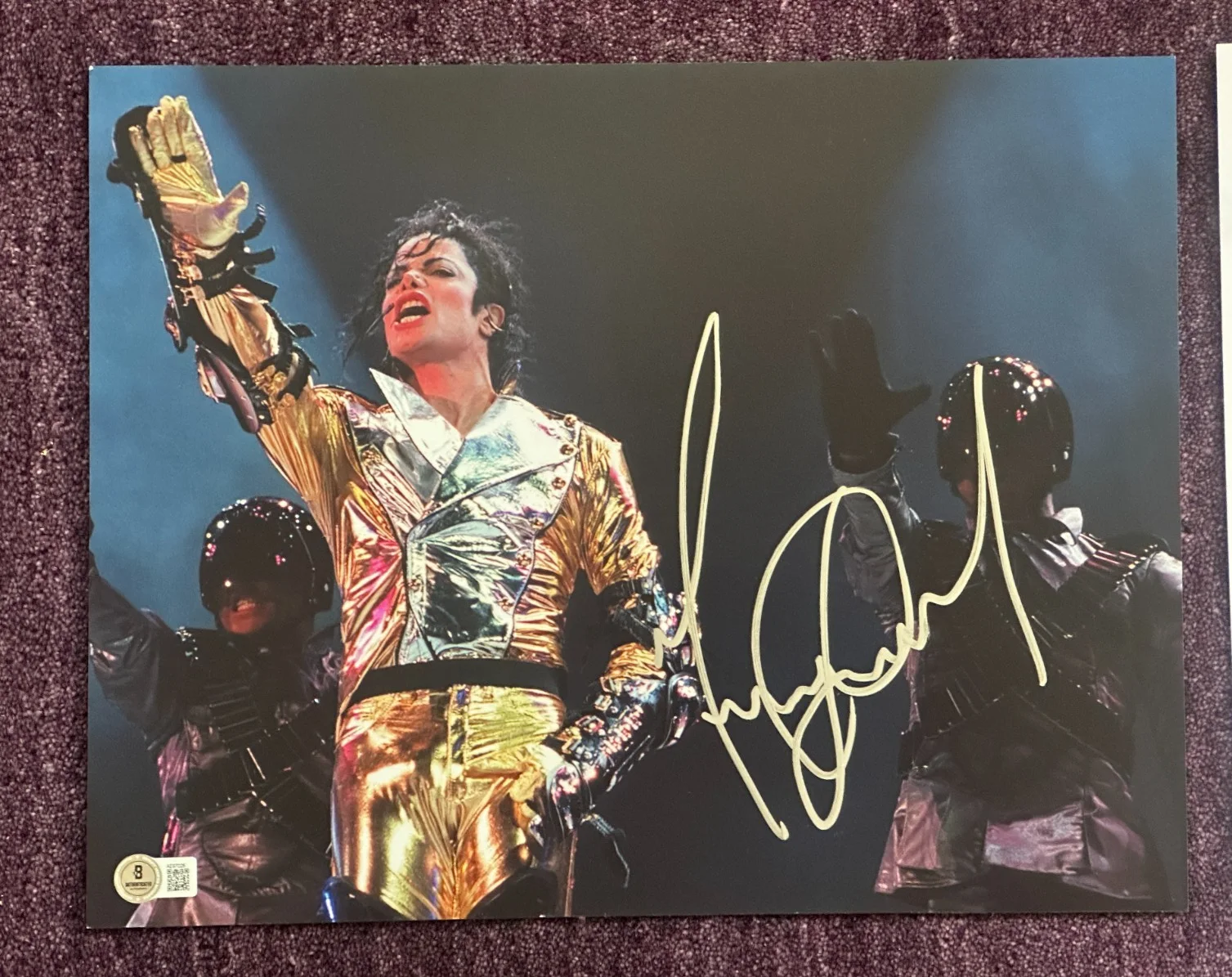 MICHAEL JACKSON Signed 11x14 PHOTO Beckett (BAS) LOA, image 2