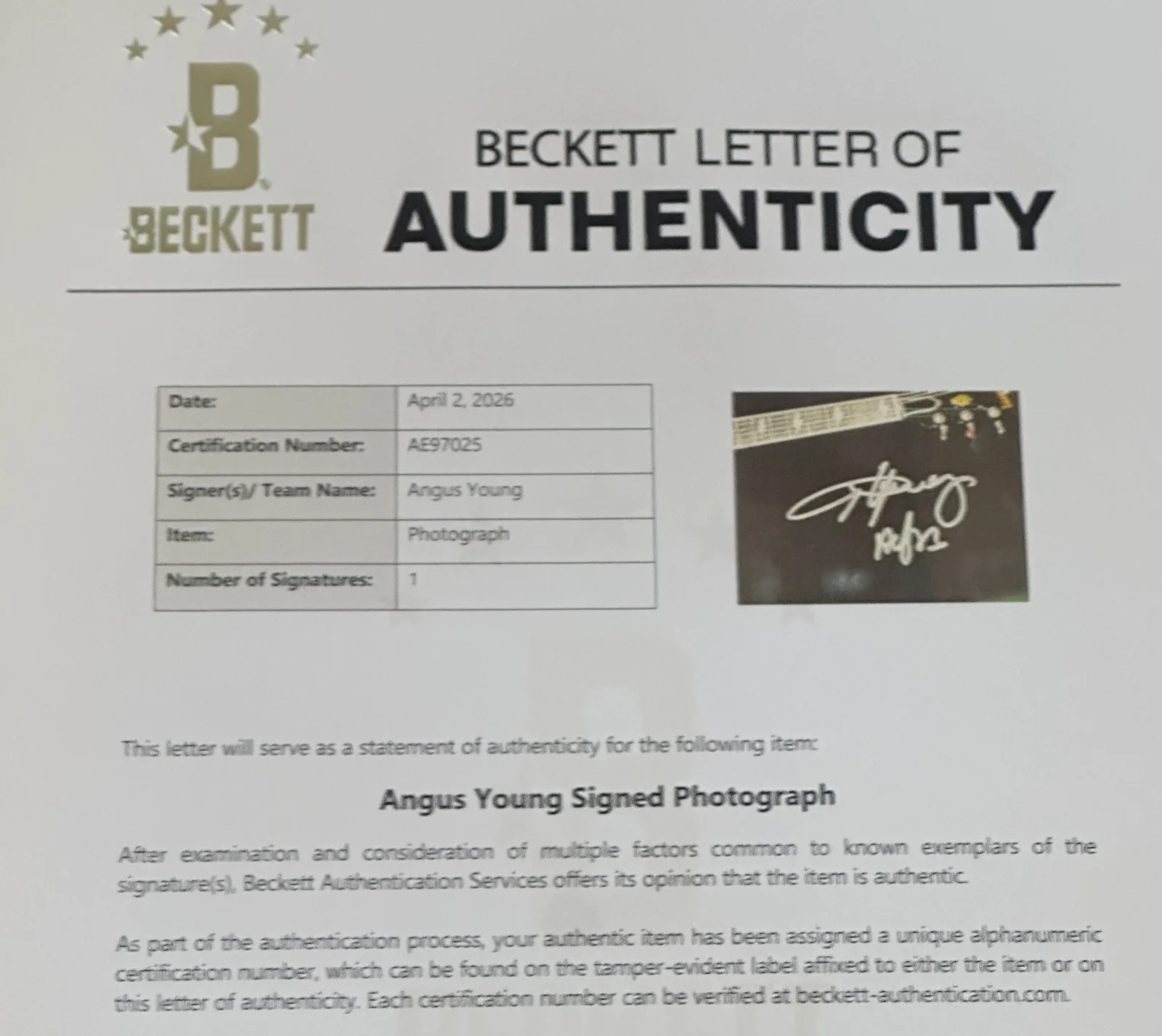 ANGUS YOUNG Signed AC/DC 11x14 PHOTO Beckett (BAS) LOA w/ Inscrip, изображение 5
