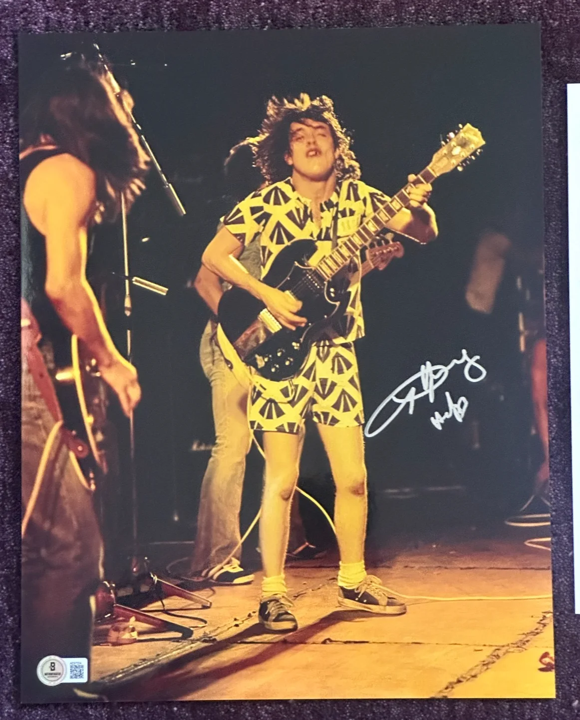 ANGUS YOUNG Signed AC/DC 11x14 PHOTO Beckett (BAS) LOA w/ Inscription, image 2