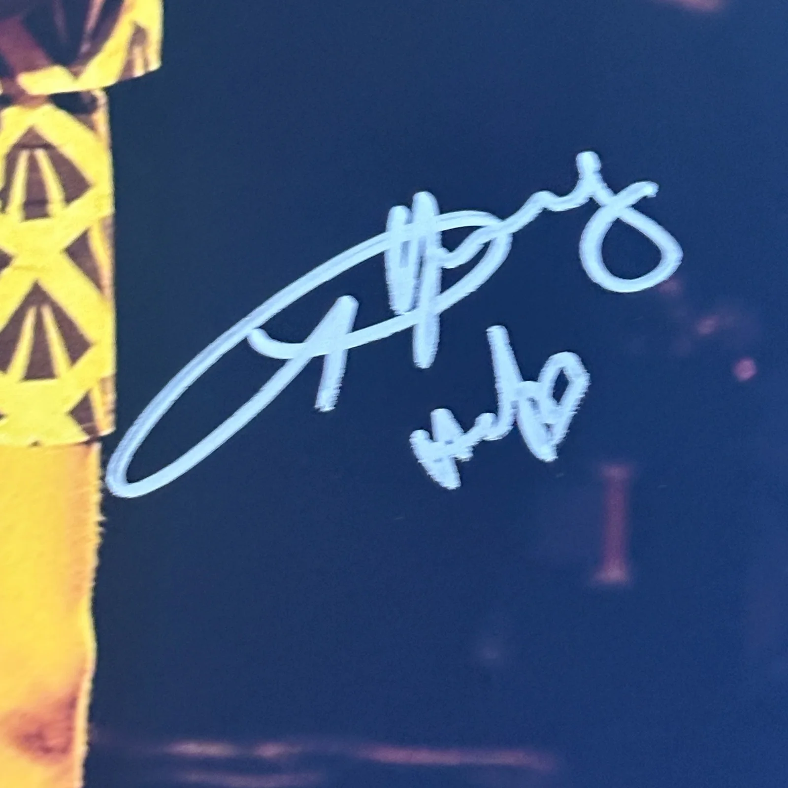 ANGUS YOUNG Signed AC/DC 11x14 PHOTO Beckett (BAS) LOA w/ Inscription, image 3