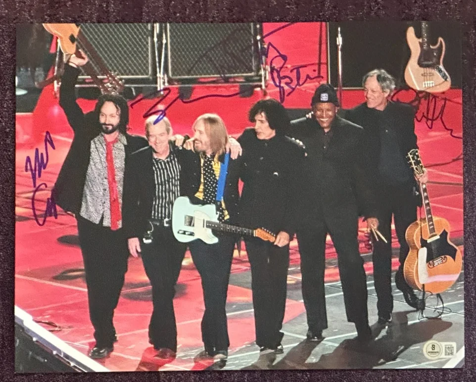 TOM PETTY & The HEARTBREAKERS Signed 11x14 PHOTO Beckett (BAS) LOA, изображение 2