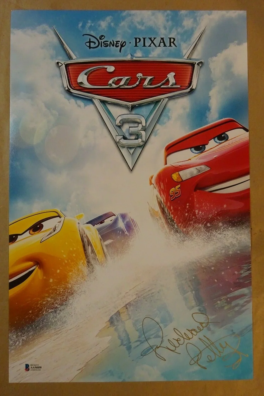 Richard Petty — Signed RICHARD PETTY Autographed DISNEY PIXAR CARS 3 11"x17" Photo BECKETT COA, изображение 2
