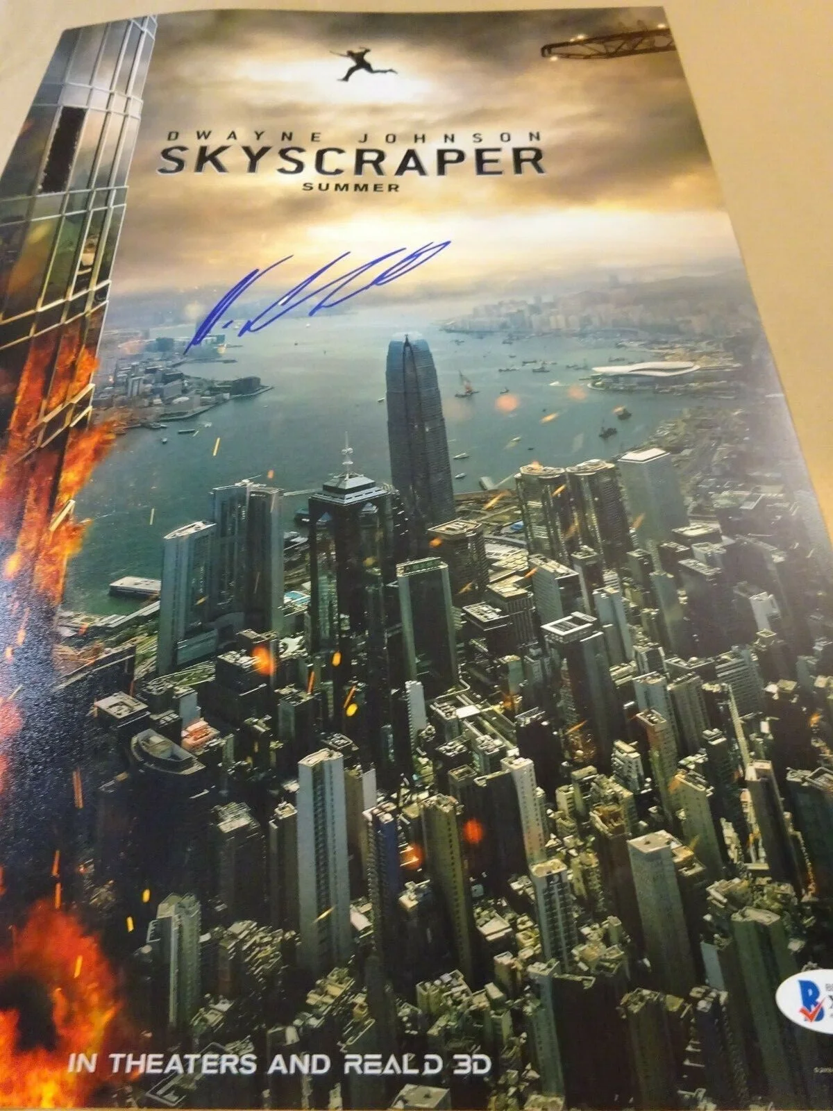 Neve Campbell — Signed NEVE CAMPBELL Autographed SKYSCRAPER 12"x18" Photo BECKETT BAS COA, изображение 4
