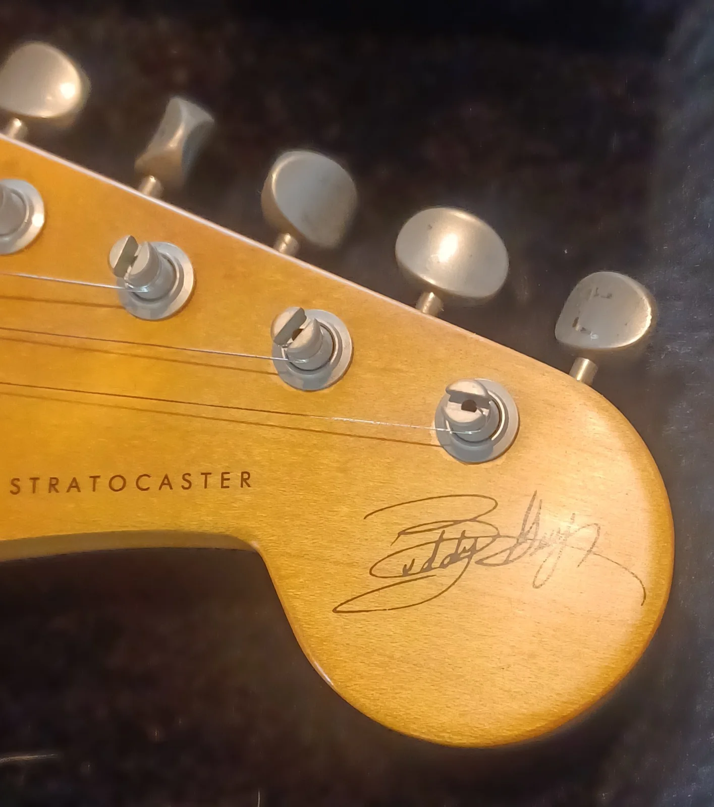 Buddy Guy — Buddy Guy Signature Model Polka Dot Fender Guitar & Autographed Posters 03 15 19, image 3