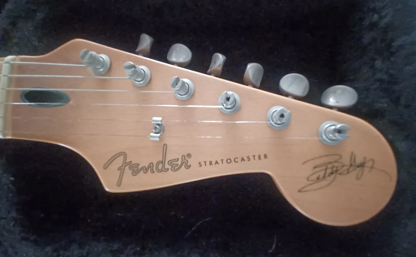 Buddy Guy — Buddy Guy Signature Model Polka Dot Fender Guitar & Autographed Posters 03 15 19, image 4