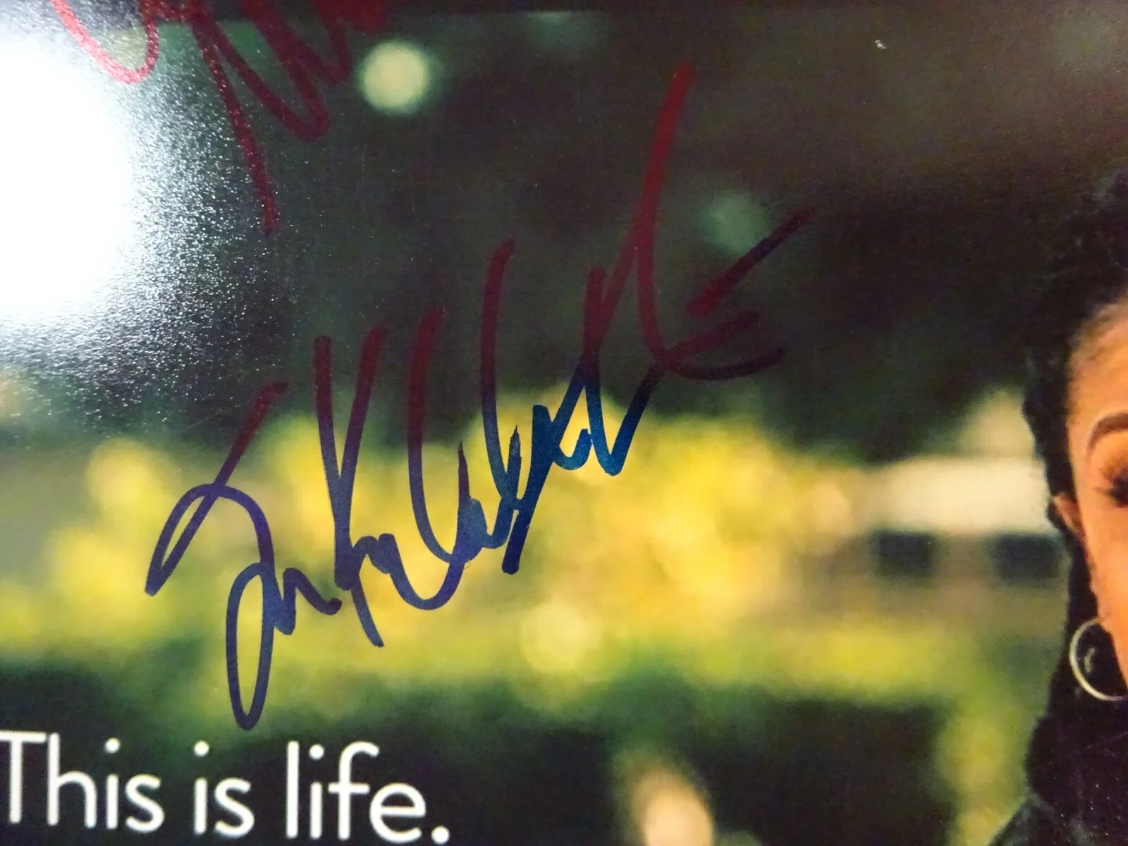 Milo Ventimiglia, Sterling K Brown, Chrissy Metz — Signed This Is Us Autographed By 5 12"x18" Photo Milo Sterling + Beckett LOA COA, image 5