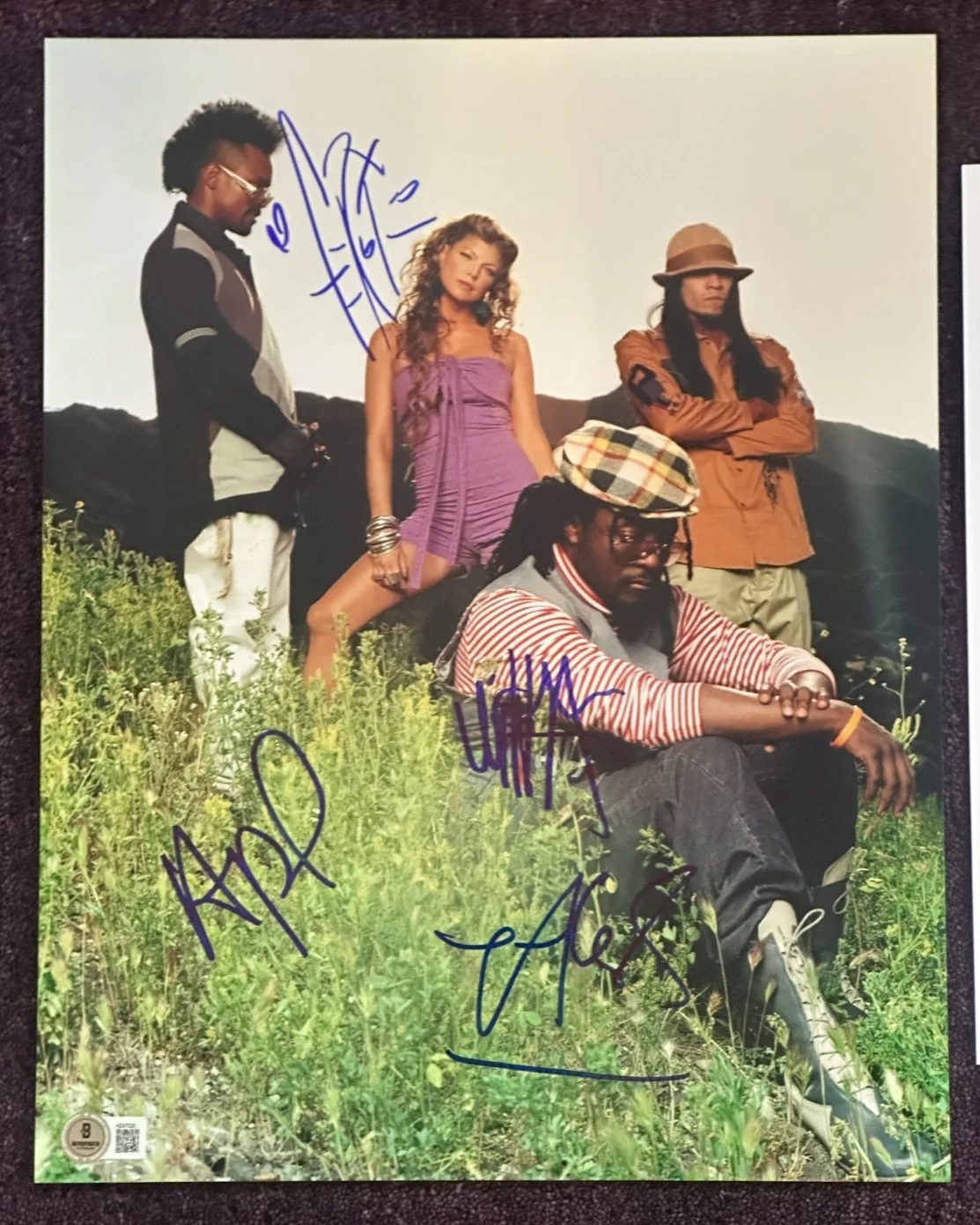 BLACK EYED PEAS Signed 11x14 PHOTO Beckett LOA - Complete w/ Fergie & will.i.am, изображение 2