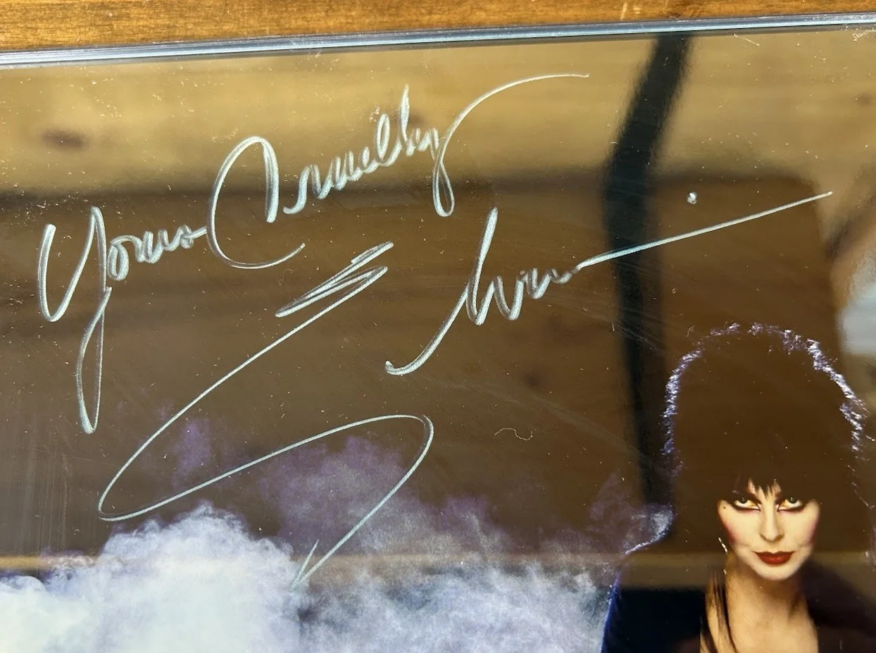 Elvira — Elvira Cassandra Peterson Signed Photo Reproduction 8x10 Mistress of the Dark, изображение 3