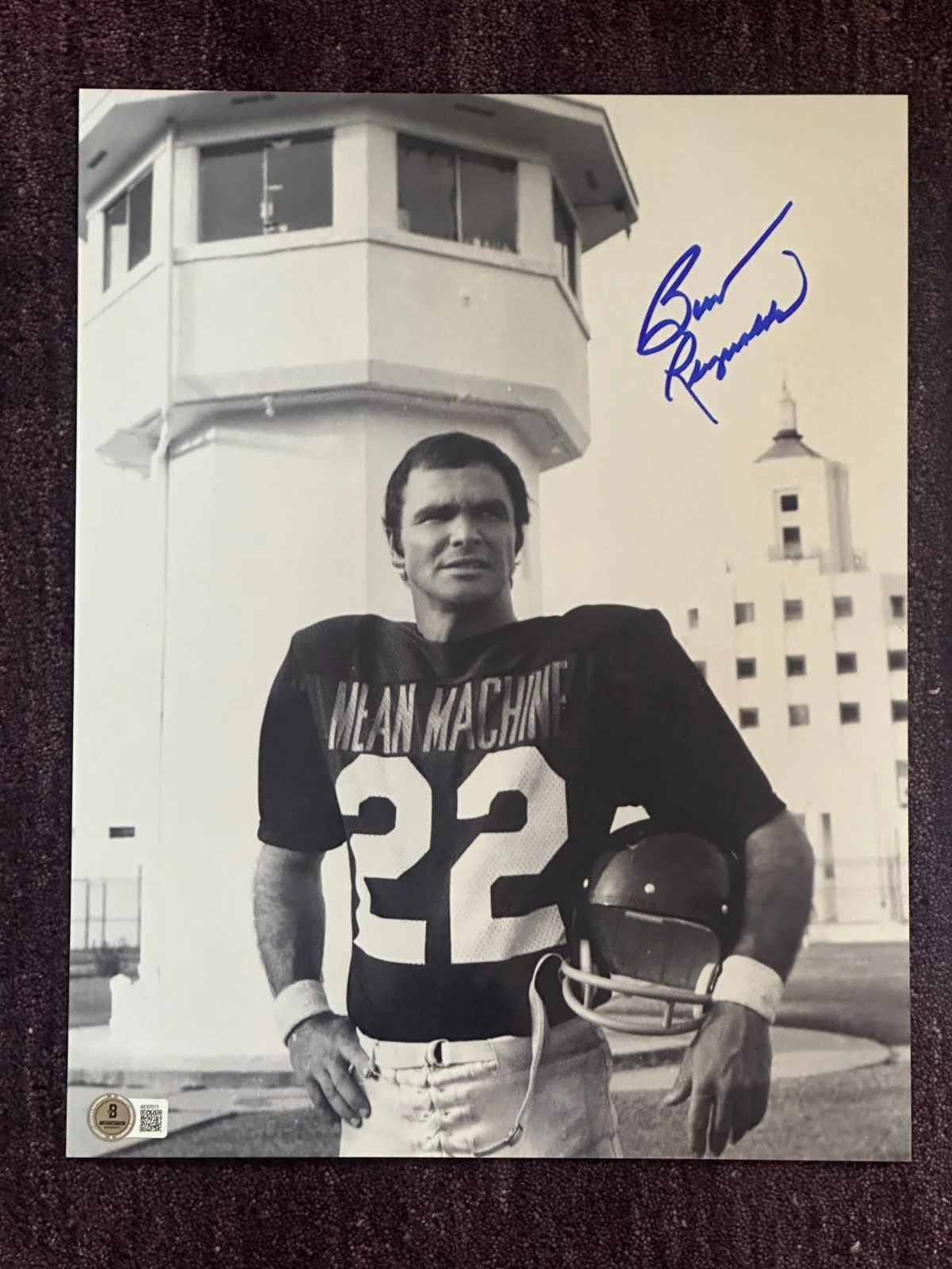 BURT REYNOLDS — BURT REYNOLDS Signed THE LONGEST YARD 11x14 PHOTO with Beckett (BAS) LOA AUTO 10, image 2