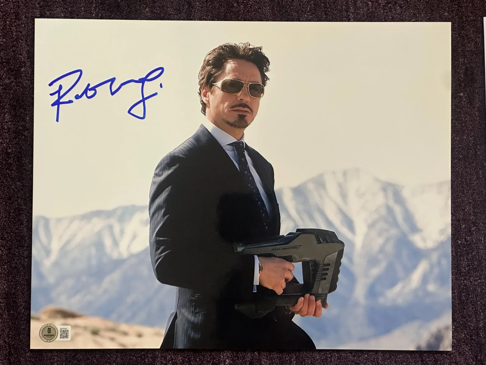ROBERT DOWNEY, Jr — ROBERT DOWNEY, JR. Signed 11x14 PHOTO with Beckett (BAS) LOA AUTO 10, изображение 2