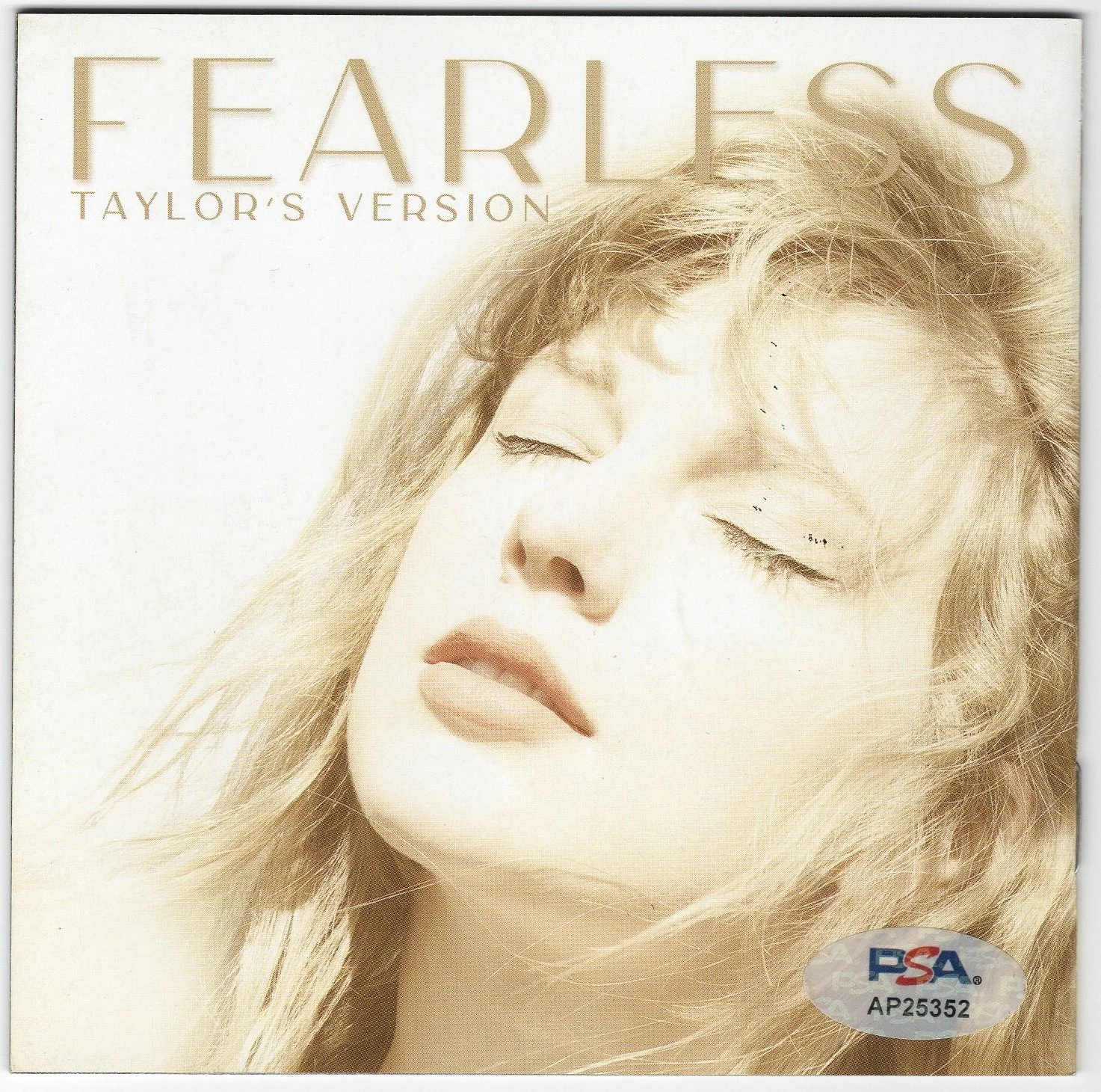 BEAUTIFUL! Taylor Swift FEARLESS Signed & Framed CD Cover Photo Booklet PSA!, изображение 3