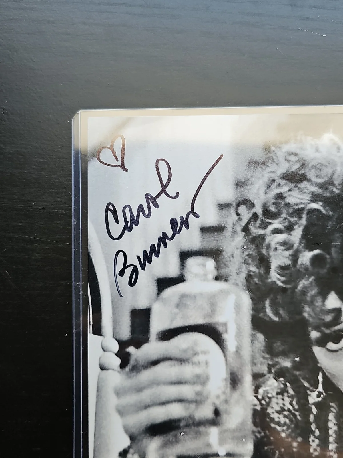 Carol Burnett — Carol Burnett Autographed Photo Beckett Authenticated 10X8 Black And White, изображение 2