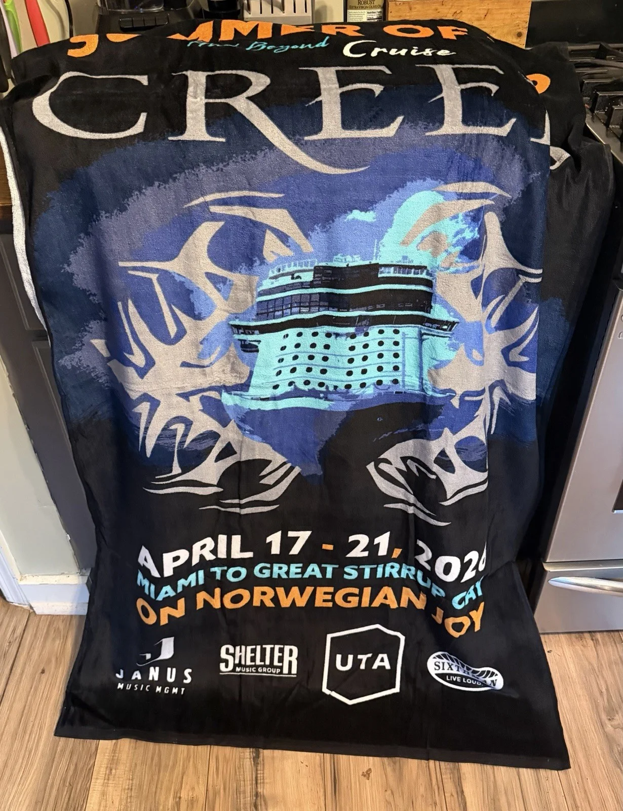 Creed Cruise 2026 SUMMER OF 99 Cabin Perk Exclusive Beach towel. New in package, изображение 2
