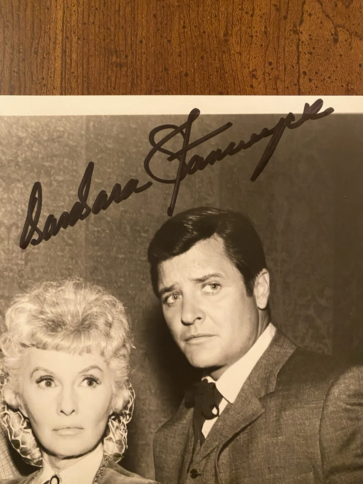 Barbara Stanwyck — Barbara Stanwyck Signed Autographed The Big Valley Photo With COA RARE, изображение 2