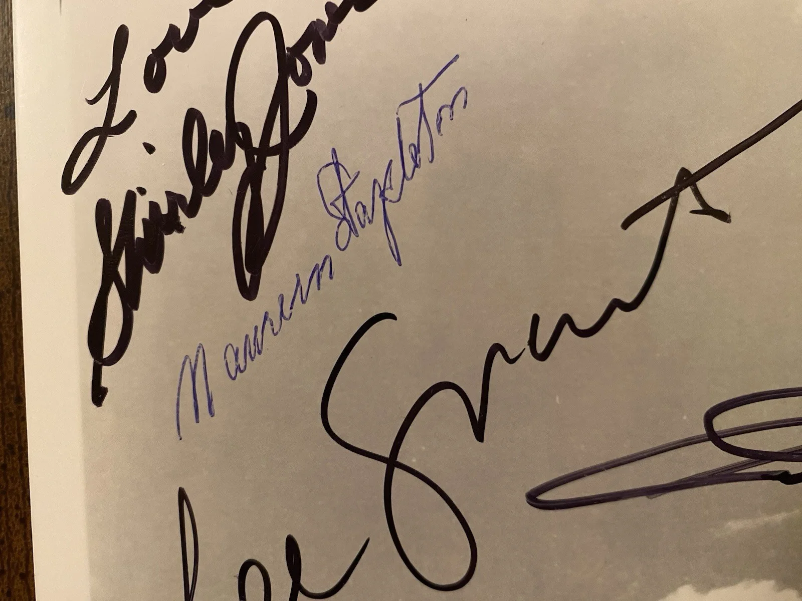 Shirley Jones, Lee Grant, Olympia Dukakis, Etc — Hollywood Sign Signed Autographed By 6 With COA Lee Grant Shirley Jones Etc, image 3