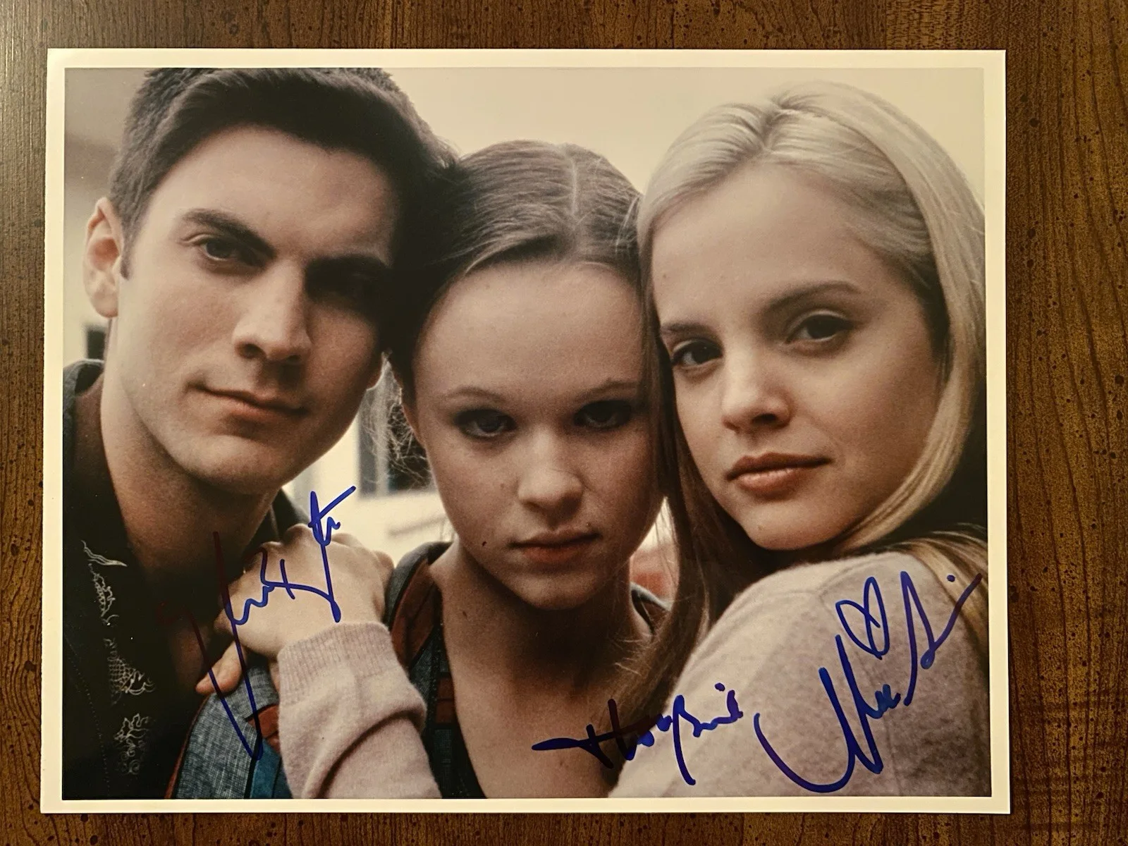 Mena Suvari, Thora Birch, Wes Bentley — American Beauty Cast Signed Photo With COA Thora Birch Mena Suvari Wes Bentley