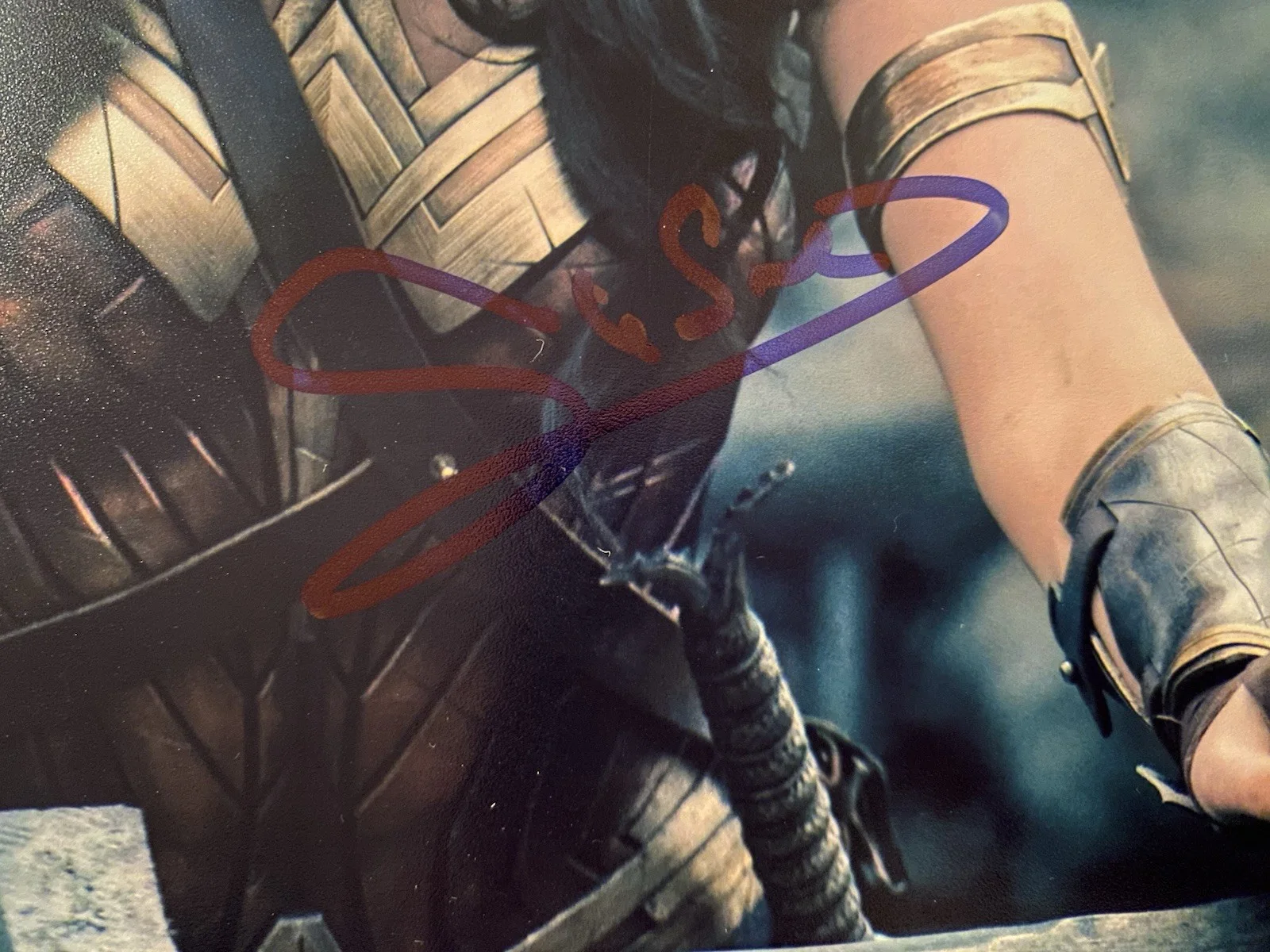 Gal Gadot — Gal Gadot Signed Autographed 10x8 Wonder Woman Photo With COA DC Universe, изображение 2