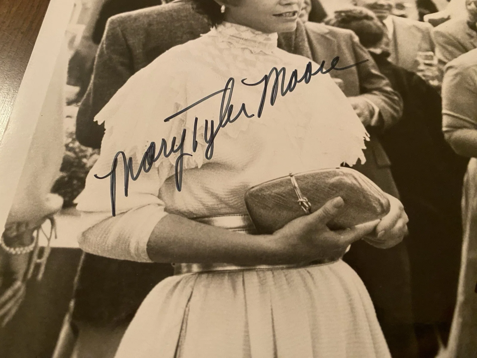 Mary Tyler Moore, Dudley Moore — Mary Tyler Moore Dudley Moore Signed Autographed Photo With COA Six Weeks RARE, изображение 3