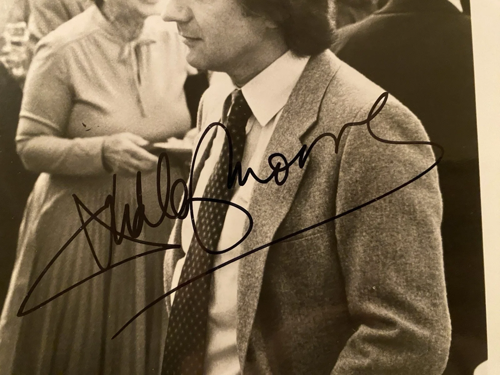 Mary Tyler Moore, Dudley Moore — Mary Tyler Moore Dudley Moore Signed Autographed Photo With COA Six Weeks RARE, изображение 4