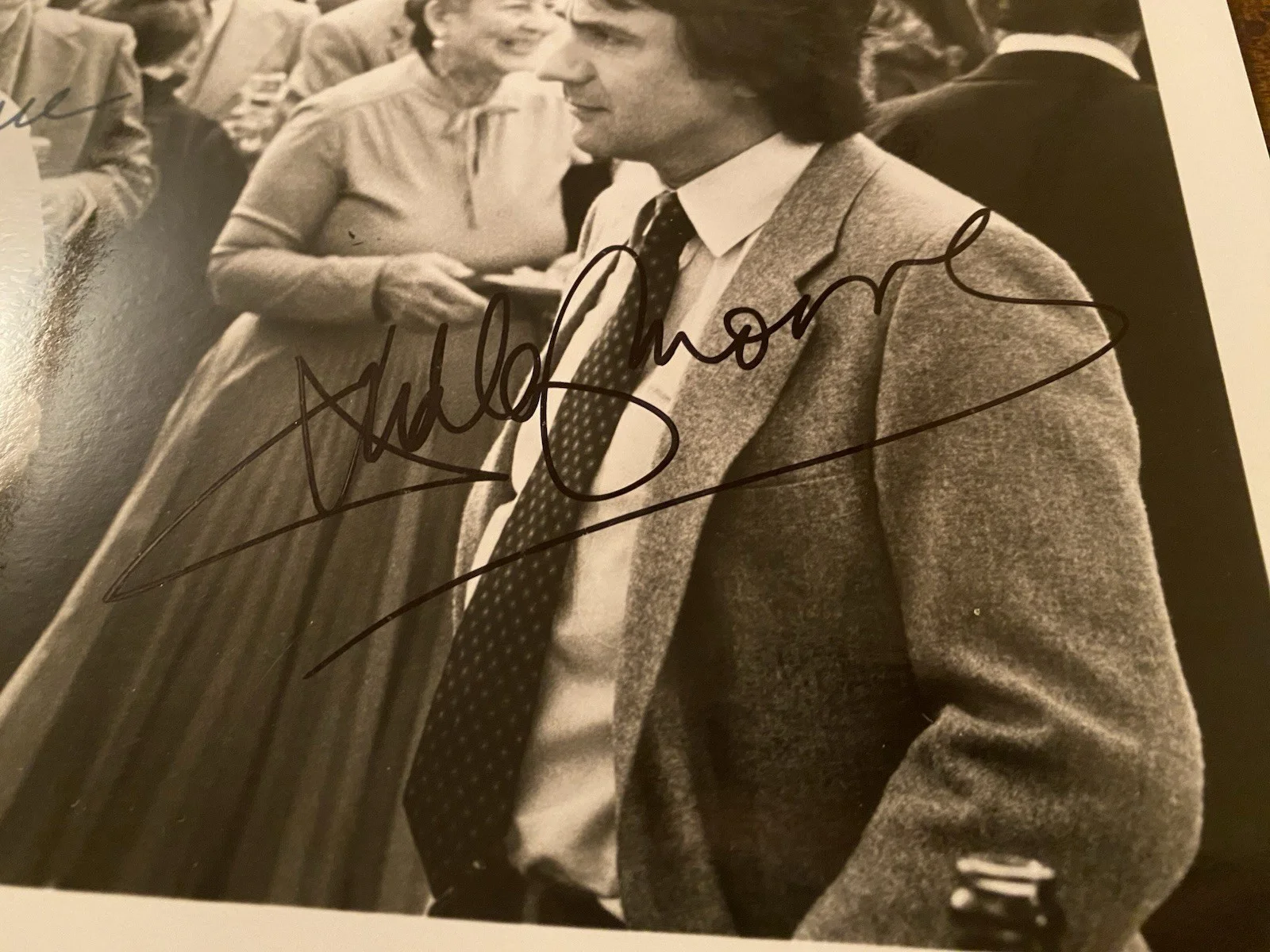 Mary Tyler Moore, Dudley Moore — Mary Tyler Moore Dudley Moore Signed Autographed Photo With COA Six Weeks RARE, изображение 5